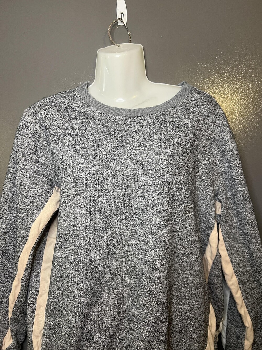 Billabong Sweater Womens Small Gray Contrast Stripe Sleeve Crewneck Pullover